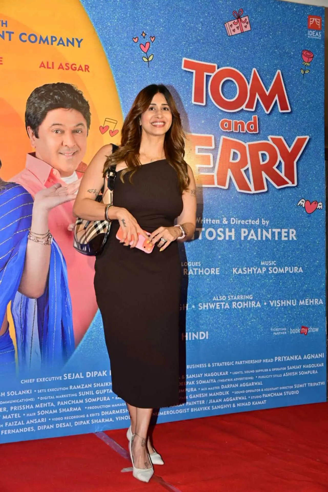 Kishwer Merchant was also seen arriving in a black dress at the premiere of Paritosh Painter&rsquo;s play, Tom and Jerry.